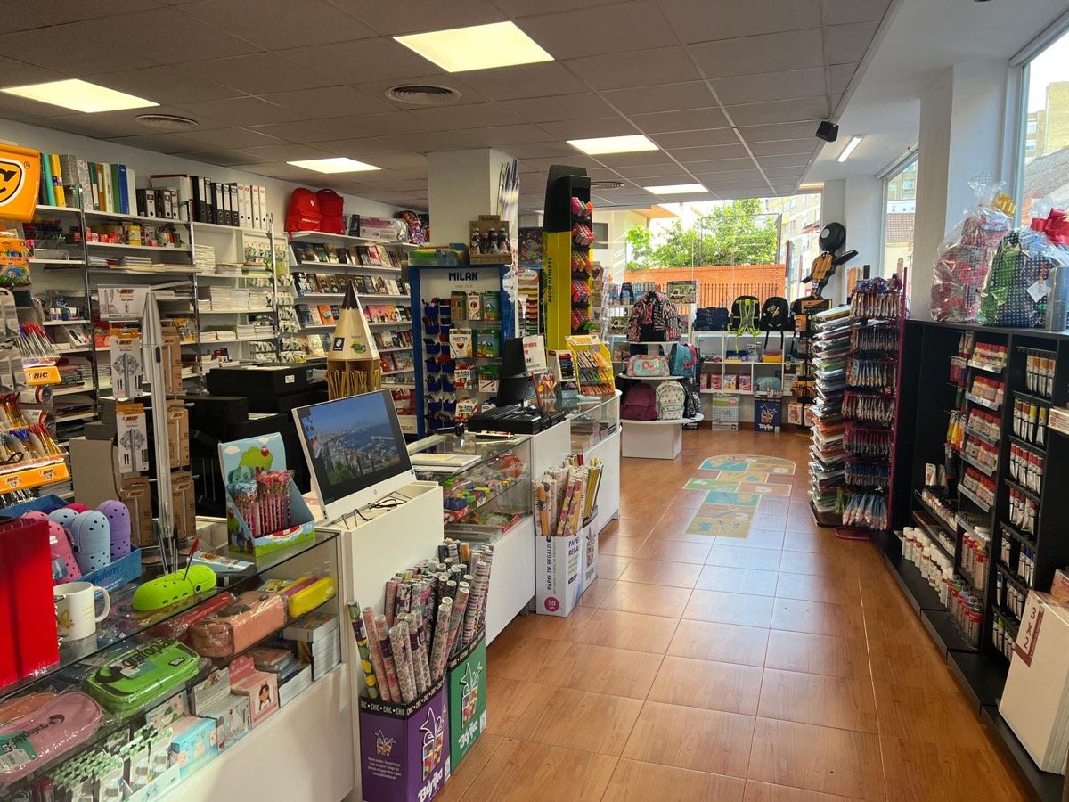 Interior de Papyro - Papelería y librería educativa en Sevilla